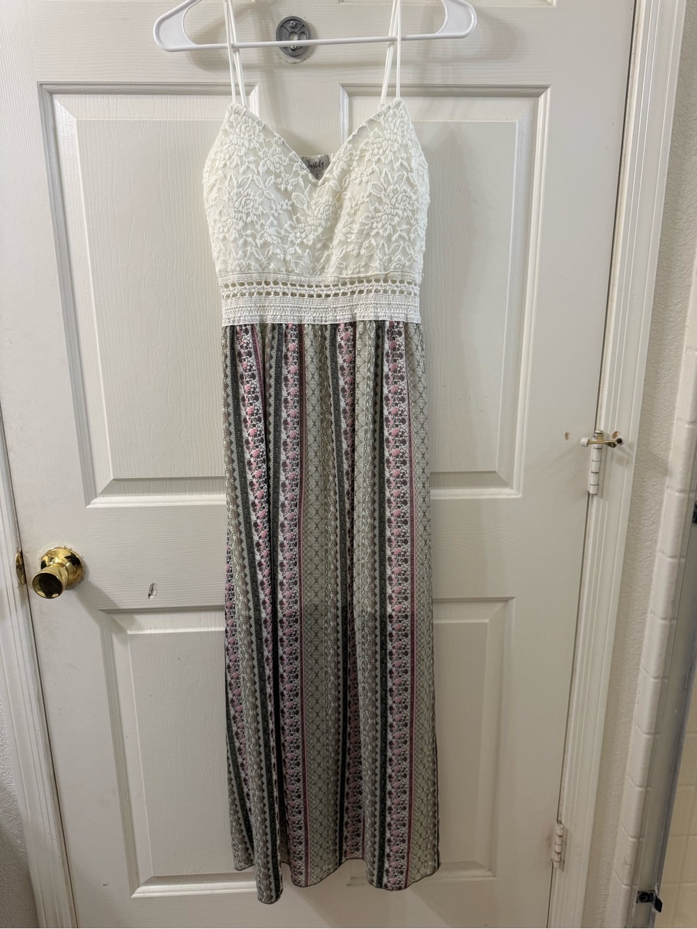 Spaghetti-Strap Maxi Dress with White Lace Bodice and Pink-Gray Stripe Skirt